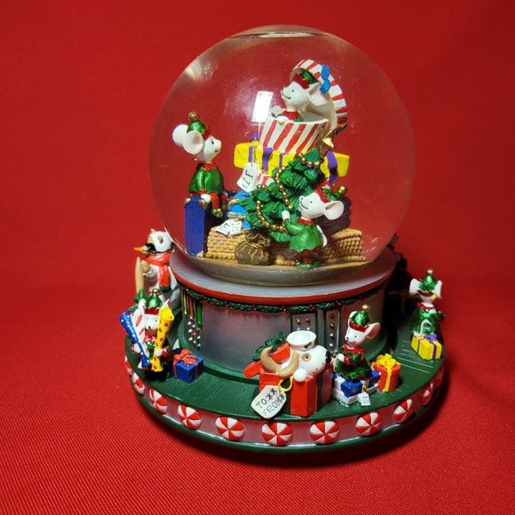 Revolving Musical Waterglobe Home for the Holidays 1999 - Picture 1 of 12